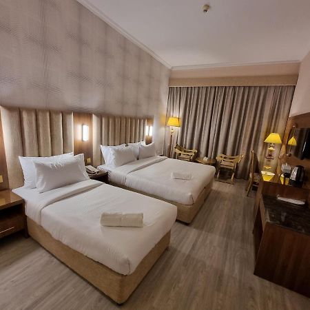 Vista Square Hotel Dubai Esterno foto
