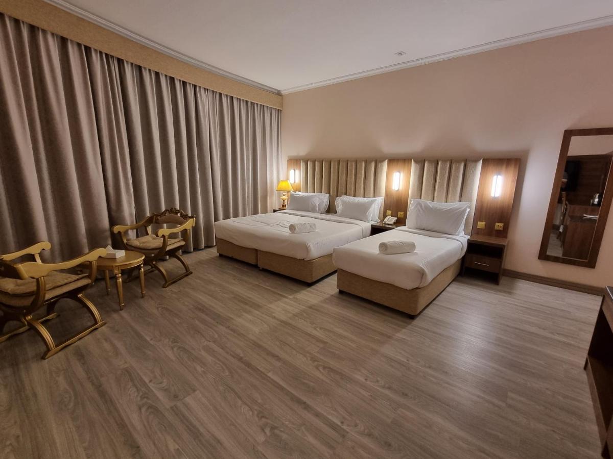 Vista Square Hotel Dubai Esterno foto